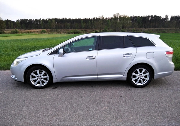 Toyota Avensis cena 27400 przebieg: 305000, rok produkcji 2011 z Garwolin małe 466